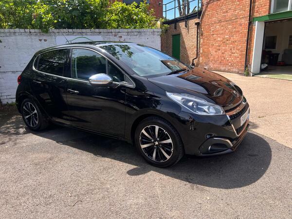 Peugeot 208 1.2 Puretech Allure Premium Euro 6 Ss Black