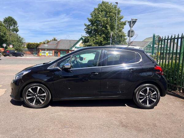 Peugeot 208 1.2 Puretech Allure Premium Euro 6 Ss FA18WSU Black #4