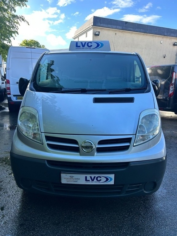 Nissan Primastar Mpv Red #8