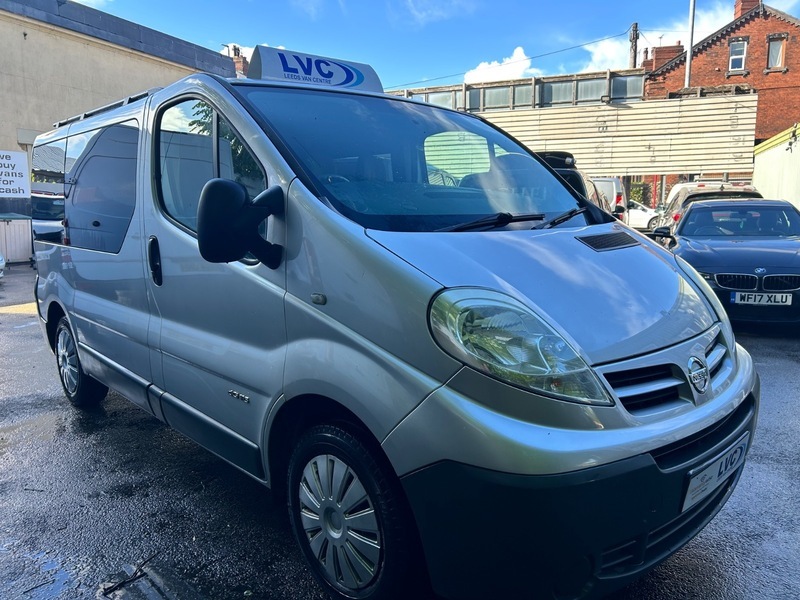Nissan Primastar Mpv Red #4