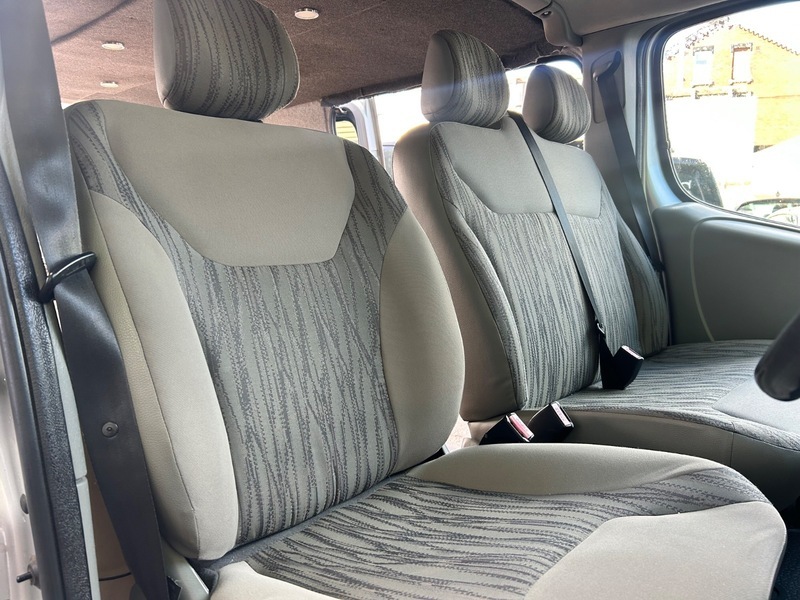 Nissan Primastar Mpv Red #5