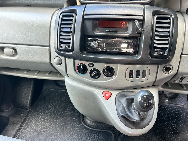 Nissan Primastar Mpv Red #22