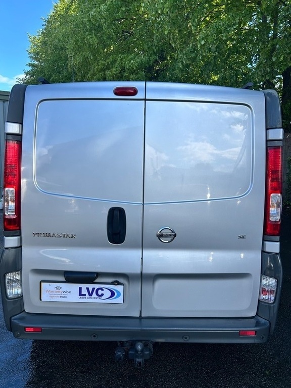 Nissan Primastar Mpv Red #11