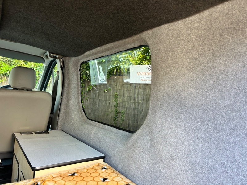 Nissan Primastar Mpv Red #28