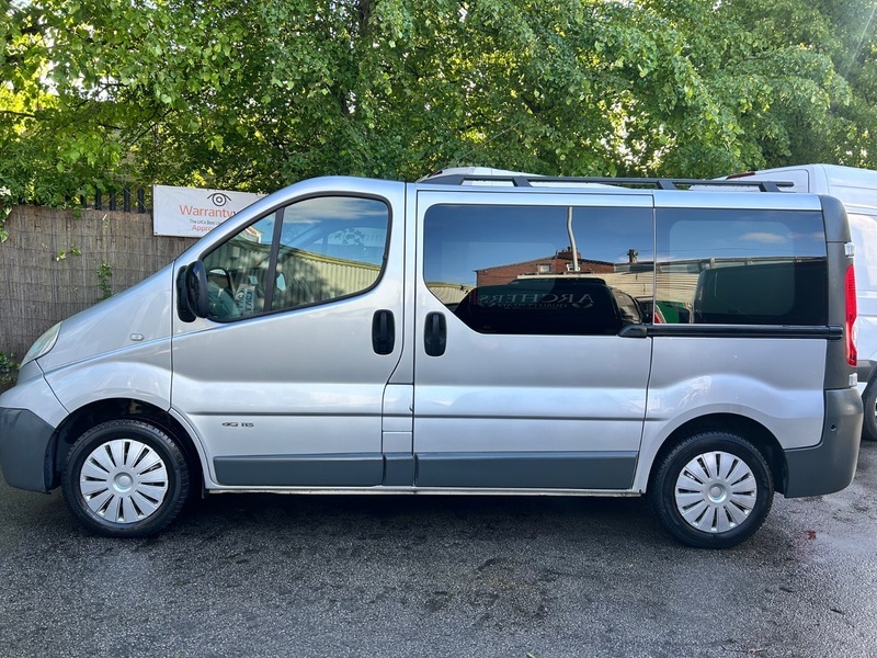 Nissan Primastar Mpv Red #1