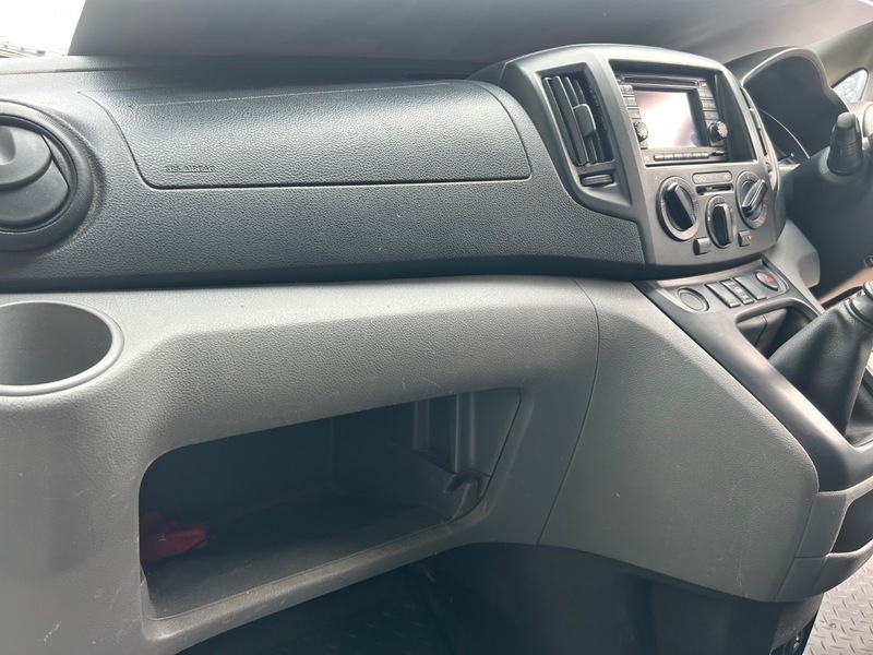 Nissan NV200 Panel Van White #17