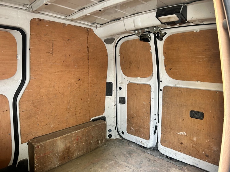 Nissan NV200 Panel Van White #18