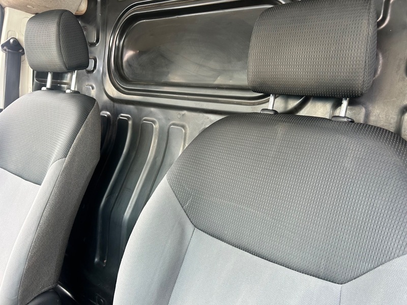 Nissan NV200 Panel Van White #16
