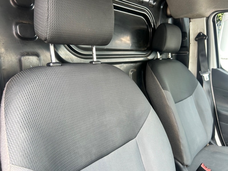 Nissan NV200 Panel Van White #13