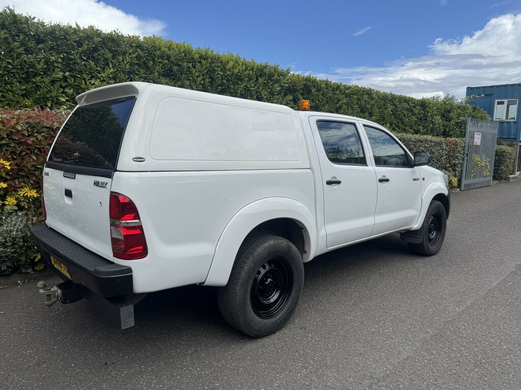Toyota HILUX 2.5 D-4d Active 2016 White #4