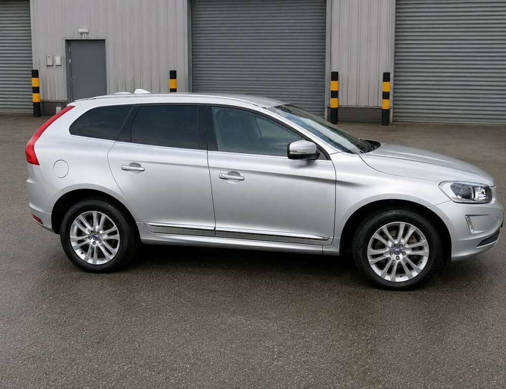 Volvo XC60 2.4L Se Lux Nav CP64GJO Silver #2