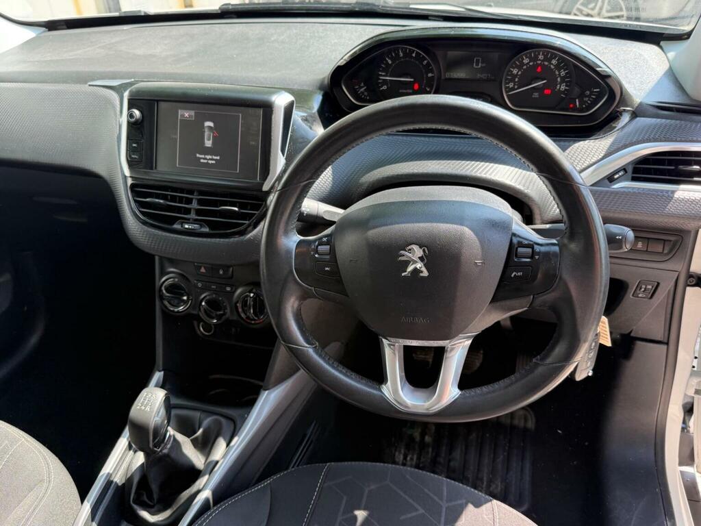 Peugeot 2008 Suv 1.2 Puretech Active Euro 6 201766 MD66BOJ White #2
