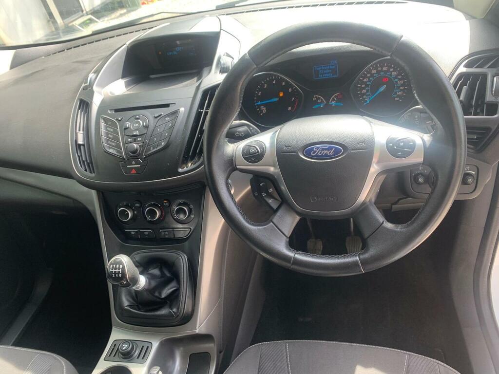 Ford Kuga Suv 1.6T Ecoboost Zetec 2Wd Euro 5 Ss 2013 White #3