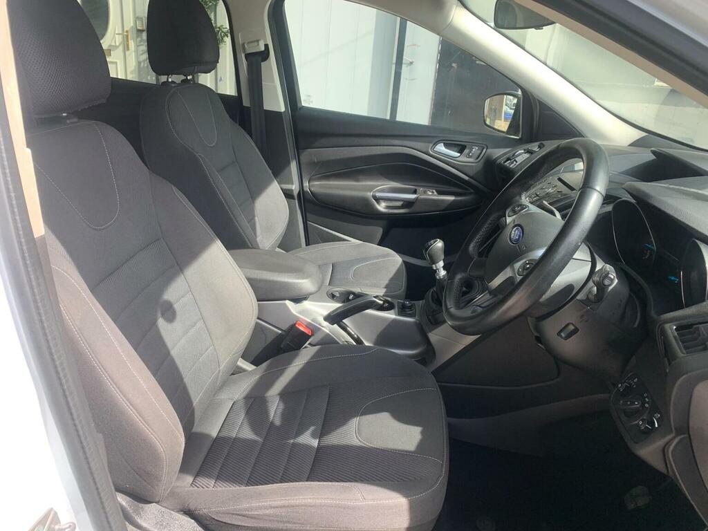 Ford Kuga Suv 1.6T Ecoboost Zetec 2Wd Euro 5 Ss 2013 White #2
