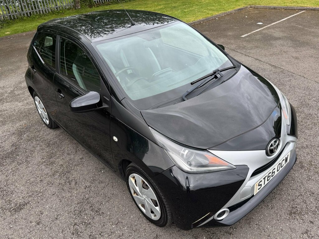 Toyota Aygo 1.0 Vvt-i X-play Euro 6 ST66OCW Black #3