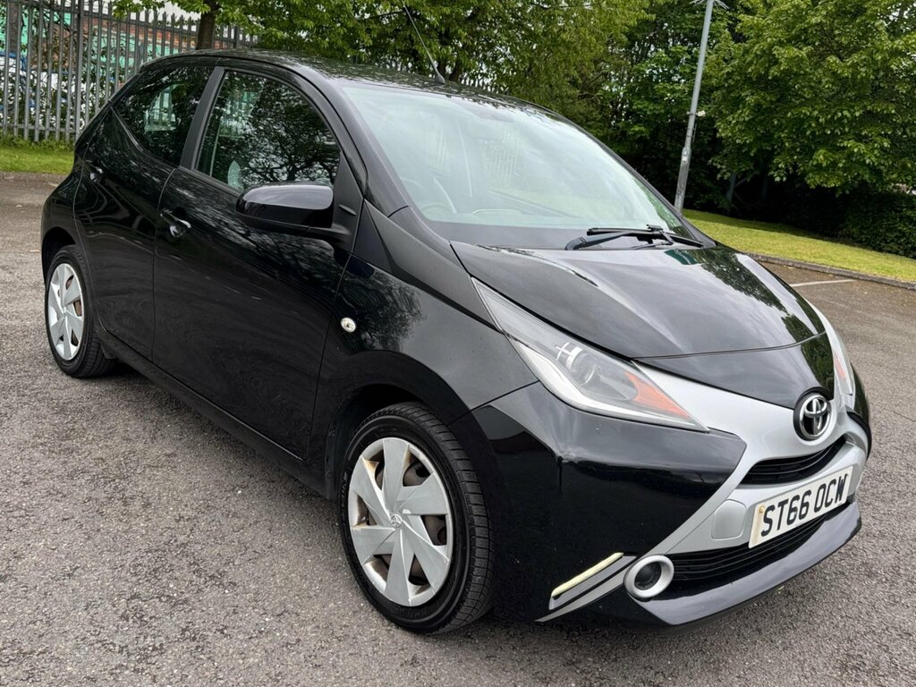 Toyota Aygo 1.0 Vvt-i X-play Euro 6 ST66OCW Black #2