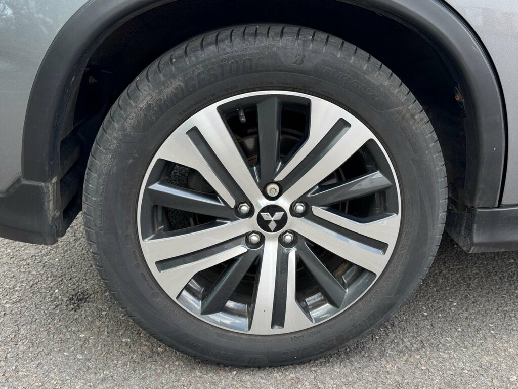 Mitsubishi ASX Asx Exceed White #15