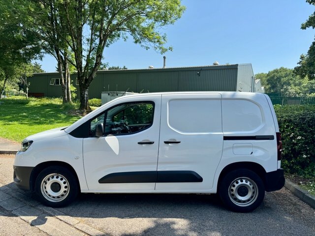 Toyota Proace City 2022 1.5 Bluehdi Active Short Panel Van MF72WVM White #4