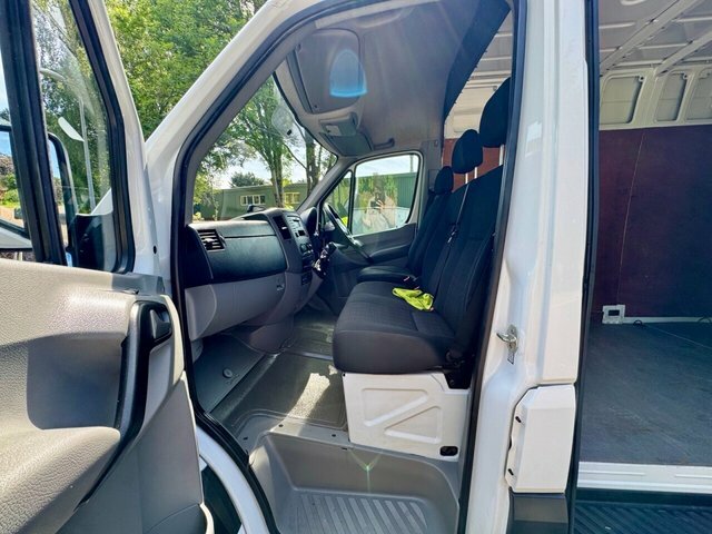 Mercedes-Benz Sprinter White #17