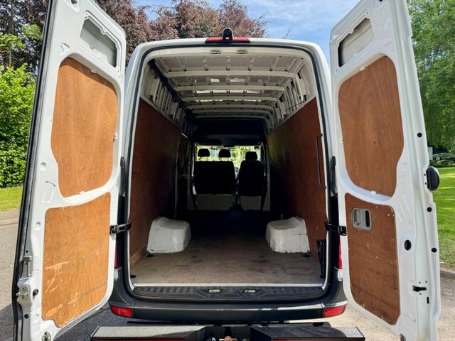 Mercedes-Benz Sprinter White #15