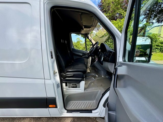 Mercedes-Benz Sprinter White #19