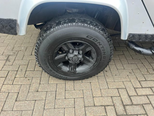 Land Rover Defender 110 2015 2.2 Tdci Xs Station Wagon 4Wd Mwb Euro 5 YH65DDF Silver #3