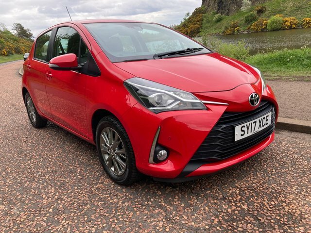 Toyota Yaris 2017 1.5 Vvt-i Icon Tech Euro 6 Red