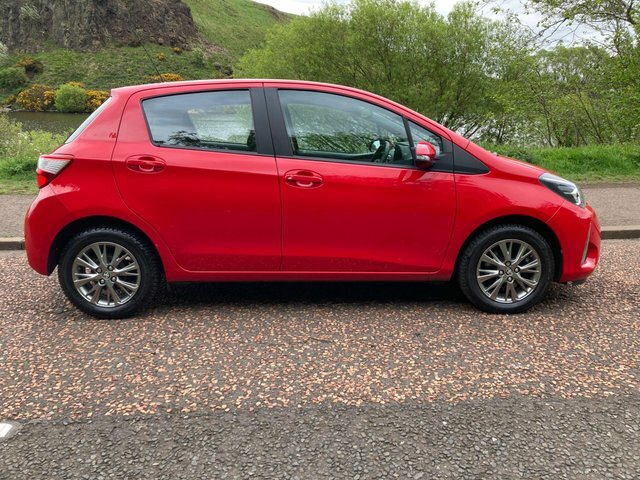 Toyota Yaris 2017 1.5 Vvt-i Icon Tech Euro 6 SY17XCE Red #2