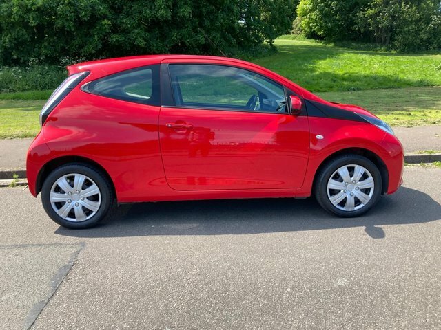 Toyota Aygo 2017 1.0 Vvt-i X-play Hatchback NV66JYL Red #2