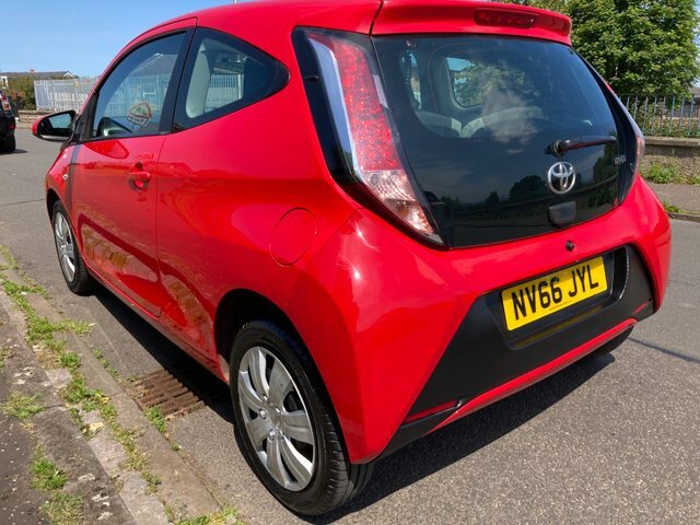 Toyota Aygo 2017 1.0 Vvt-i X-play Hatchback NV66JYL Red #4