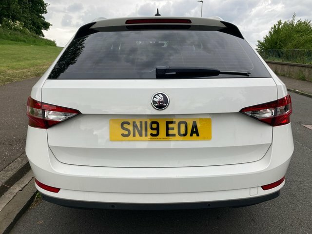 Skoda Superb 2026 2.0 Tdi Se Euro 6 Ss White #4