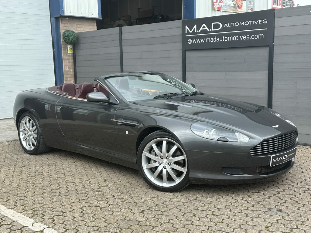 Aston Martin DB9  