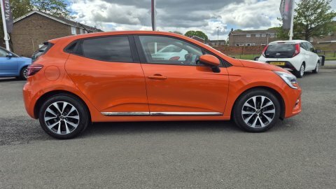 Renault Clio Iconic Tce NL69ZZU Orange #3