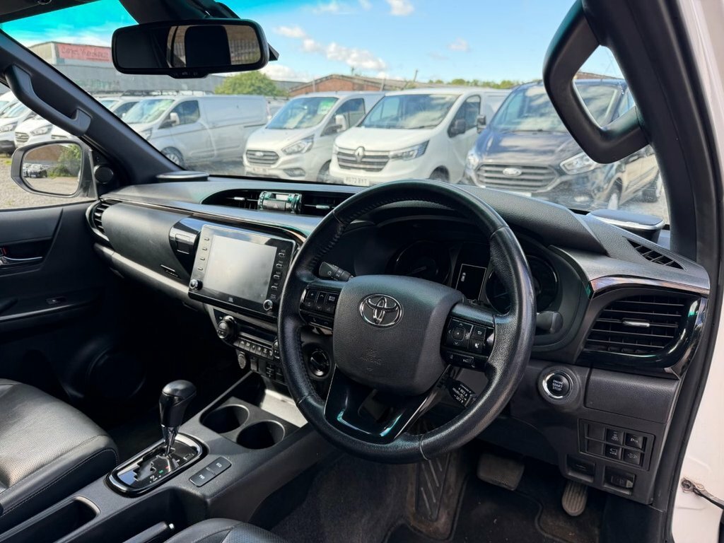 Toyota HILUX 2.8L Invincible X YR22ZZA White #6