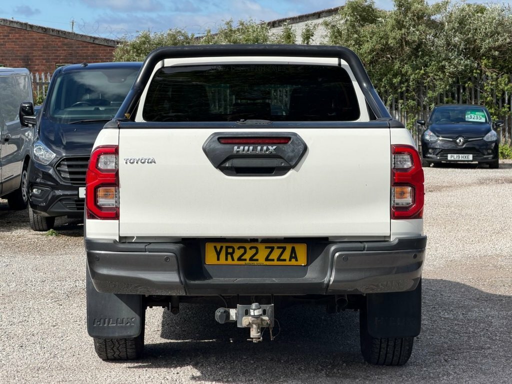 Toyota HILUX 2.8L Invincible X YR22ZZA White #3