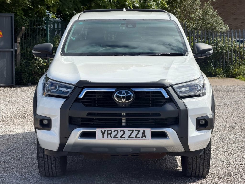 Toyota HILUX 2.8L Invincible X YR22ZZA White #2