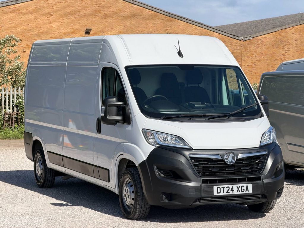 Vauxhall Movano 2.2L Prime White