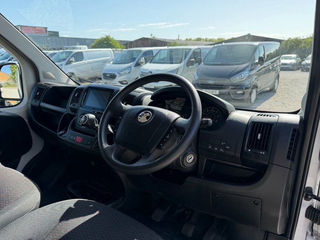 Vauxhall Movano 2.2L Prime DT24XGA White #5