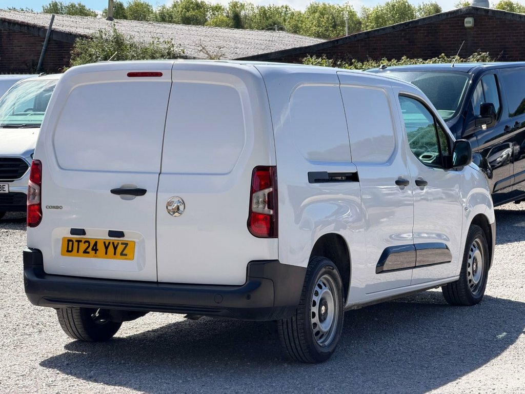 Vauxhall Combo 1.5L Prime 6Dr DT24YYZ White #4