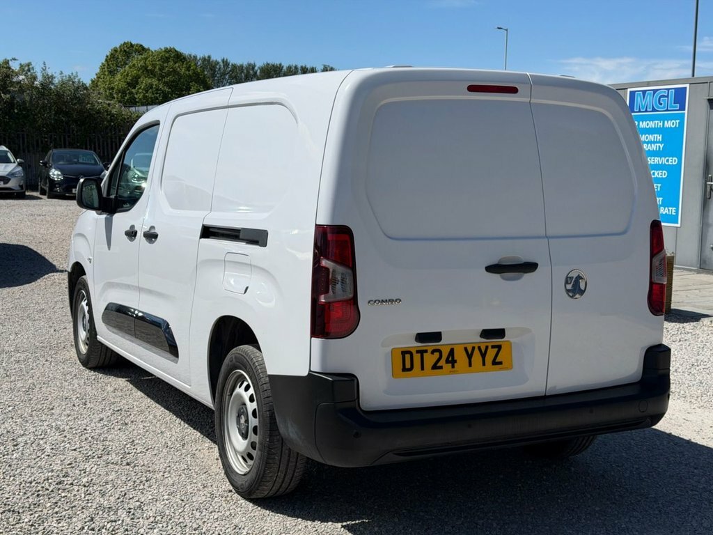 Vauxhall Combo 1.5L Prime 6Dr DT24YYZ White #3