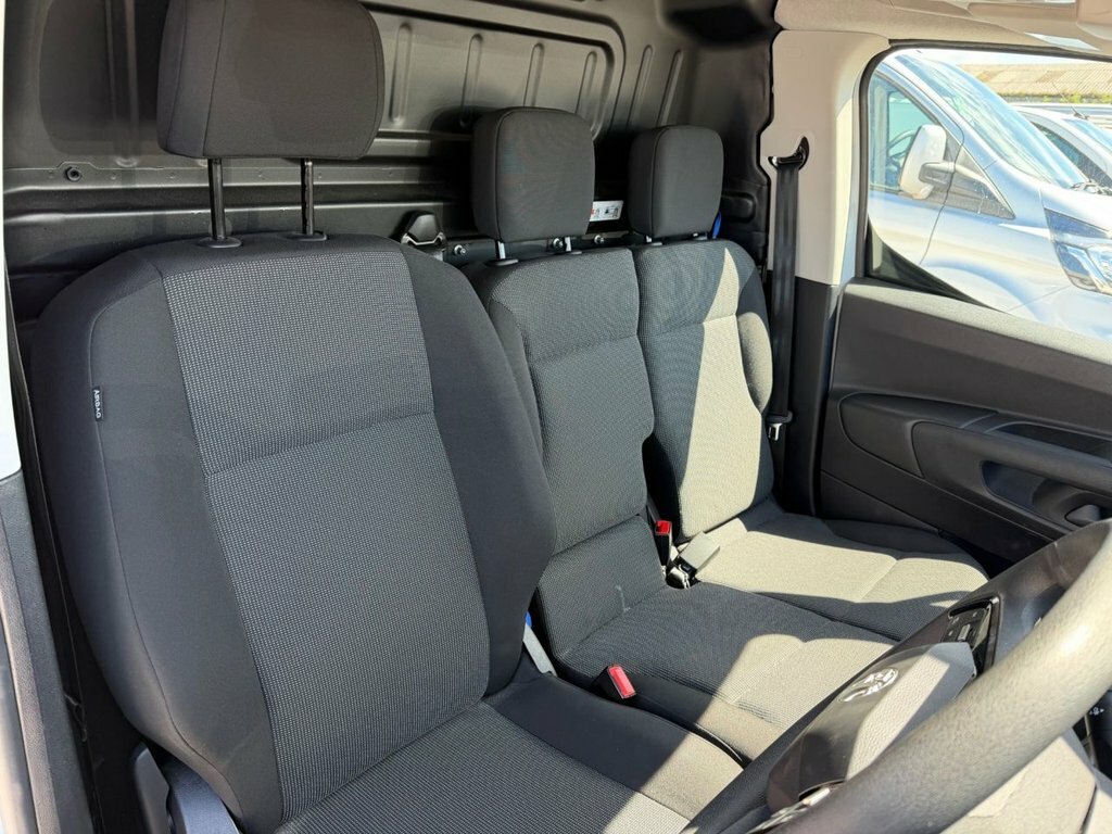 Vauxhall Combo 1.5L Prime 6Dr DT24YYZ White #6