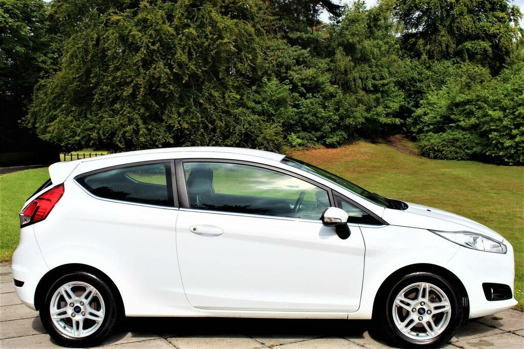 Ford Fiesta Hatchback 1.25 Zetec Euro 5 201515 FX15UMO White #2