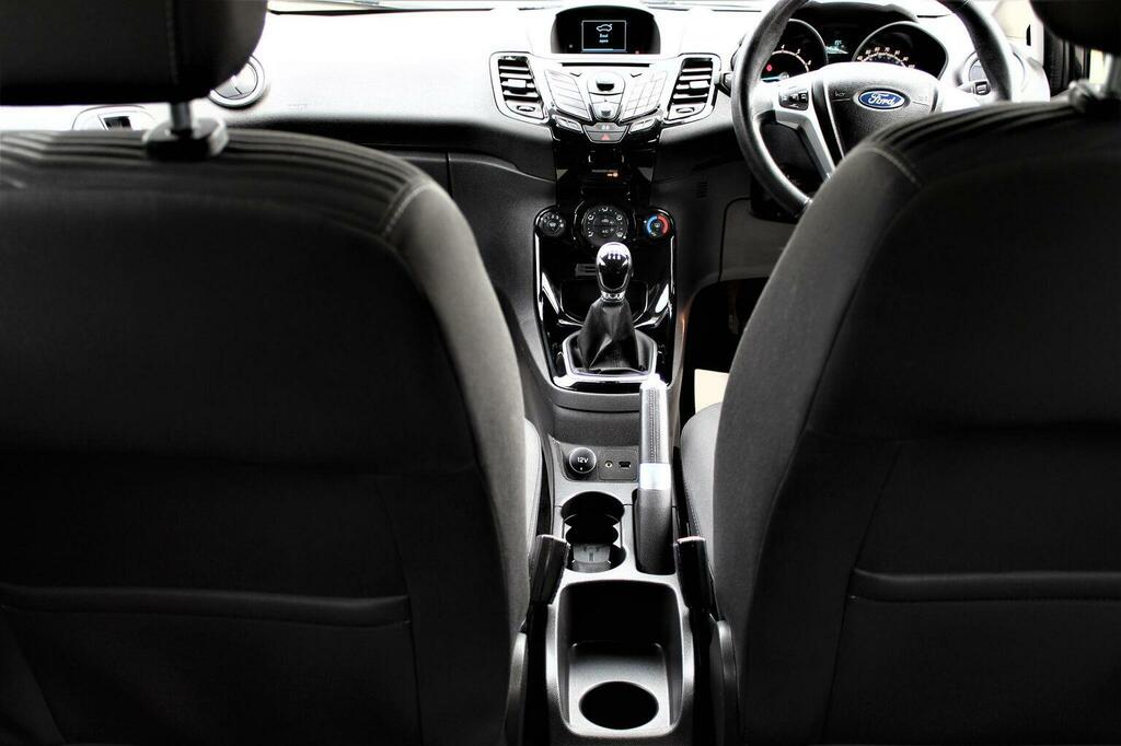 Ford Fiesta Hatchback 1.25 Zetec Euro 5 201515 FX15UMO White #5