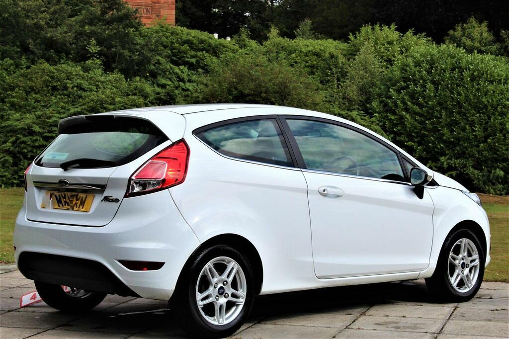 Ford Fiesta Hatchback 1.25 Zetec Euro 5 201515 FX15UMO White #3