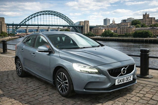 Volvo V40 2.0 T2 Momentum Euro 6 S S Grey