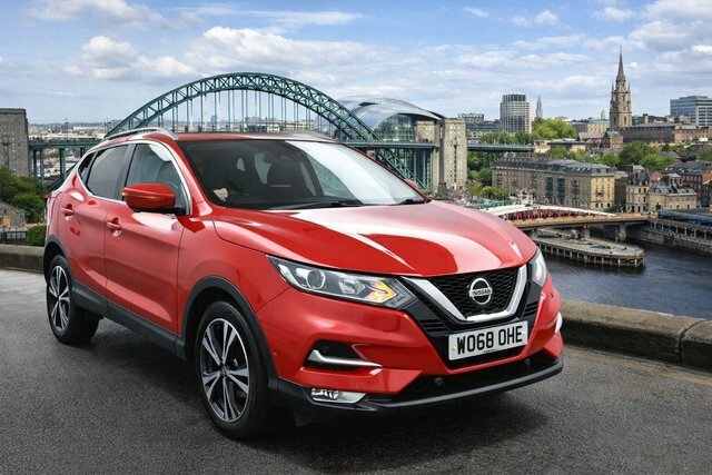 Nissan Qashqai 1.3 Dig-t N-connecta Euro 6 S S Red