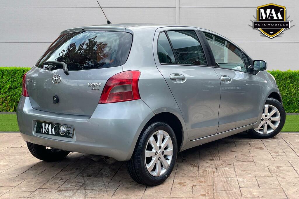 Toyota Yaris Hatchback 1.3 Vvt-i Zinc 200707 DY07HPA Silver #3