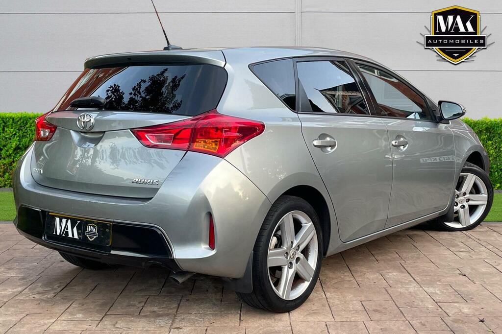 Toyota Auris Hatchback 1.6 V-matic Sport Euro 5 201313 Grey #4