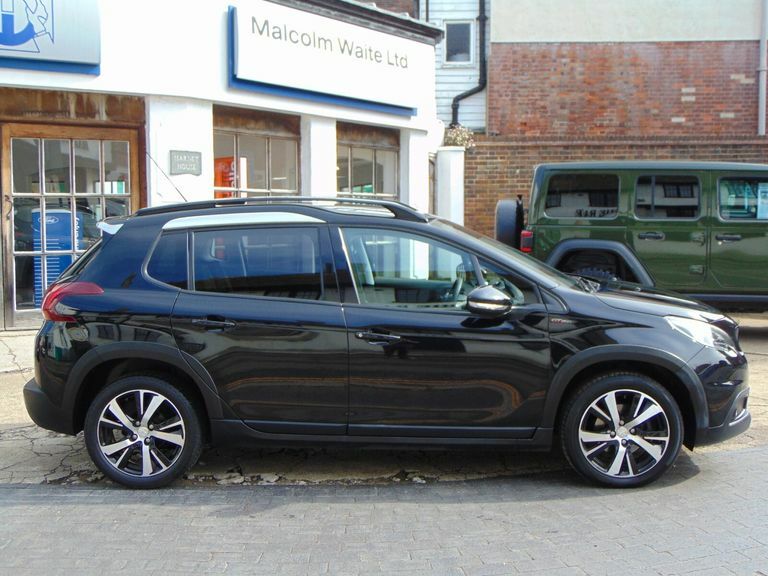 Peugeot 2008 1.2 Puretech 110 Gt Line Eat6 Black #2