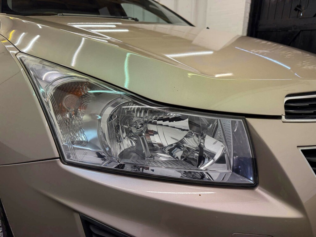 Chevrolet Cruze Lt Auto Beige #4